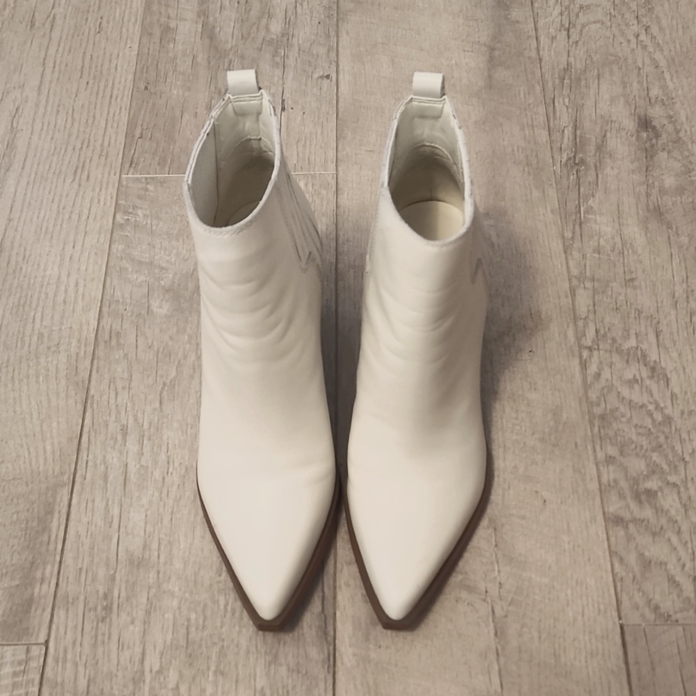 Marc Fisher white ankle boots size 7